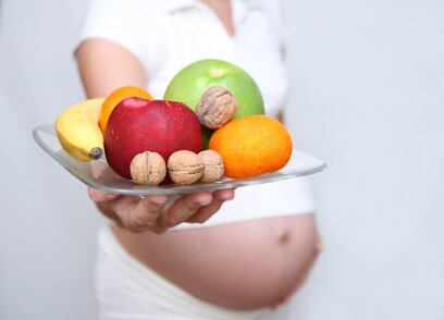 Фрукты играют важную роль в питание беременной женщины