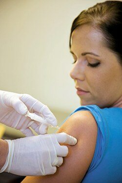 Лучшим средством профилактики болезни являеться вакцина от гриппа. Более детально смотрите в конце материала