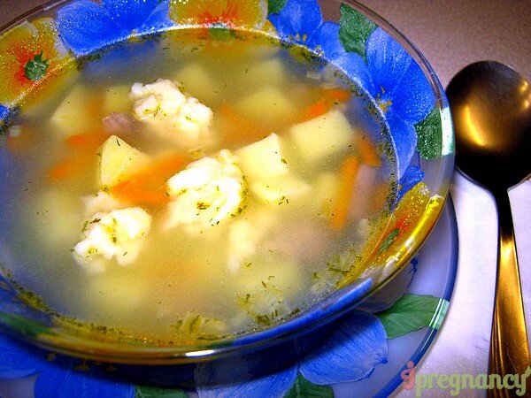 порция супа с клецками